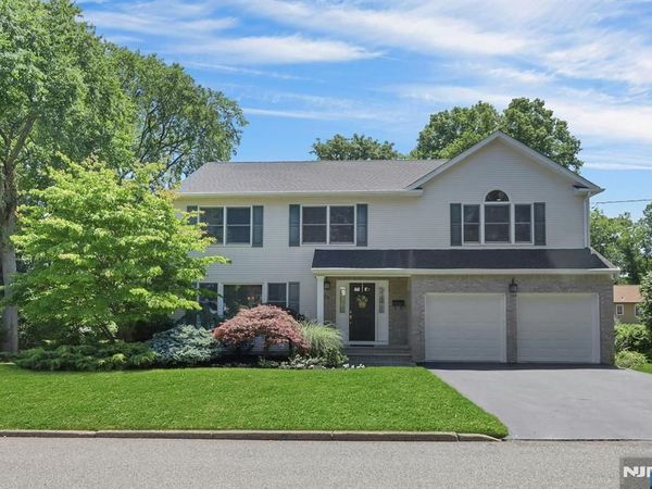 25 Hollywood Avenue, EMERSON, NJ 07630
