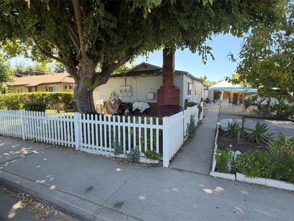 570 E A, Oakdale, CA 95361