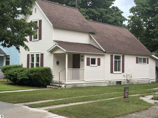 215 Tenth Street W, Traverse City, MI 49684
