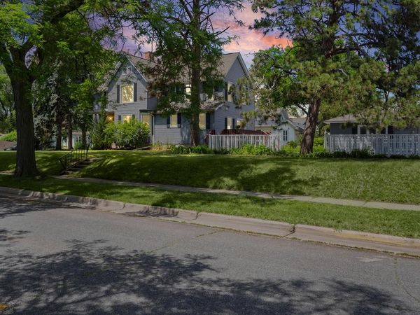 2005 Main STREET, La Crosse, WI 54601