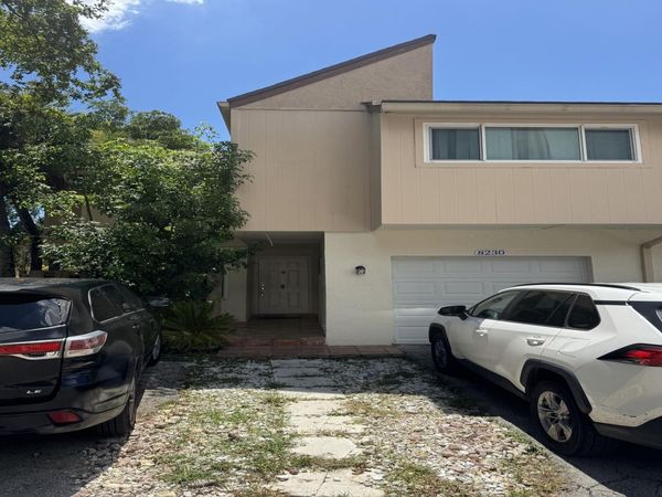 8230 NW 9th Court, Unit 6, Plantation, FL 33324