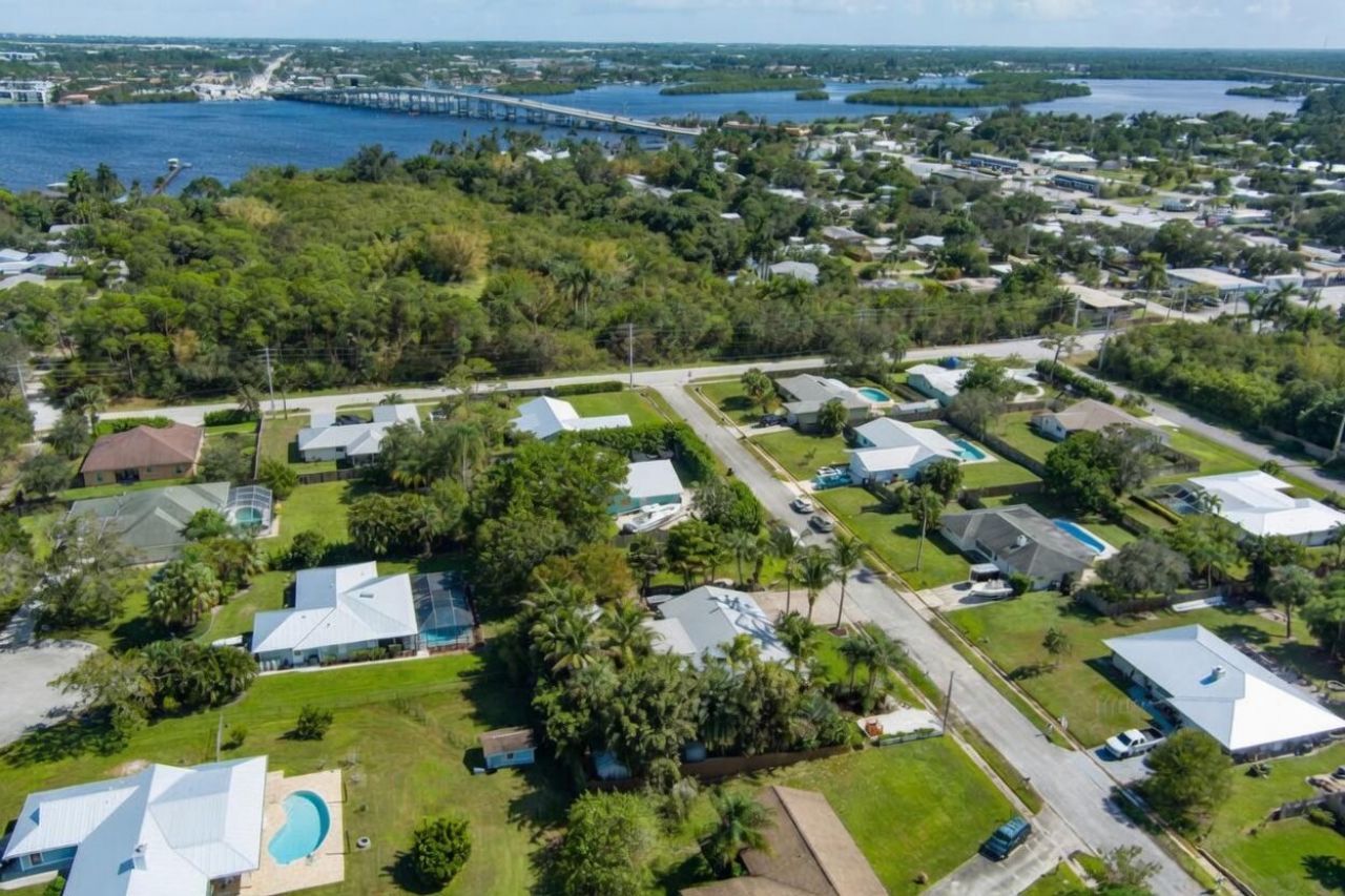 1321 SW Nikoma Street, Palm City, FL 34990 Photo