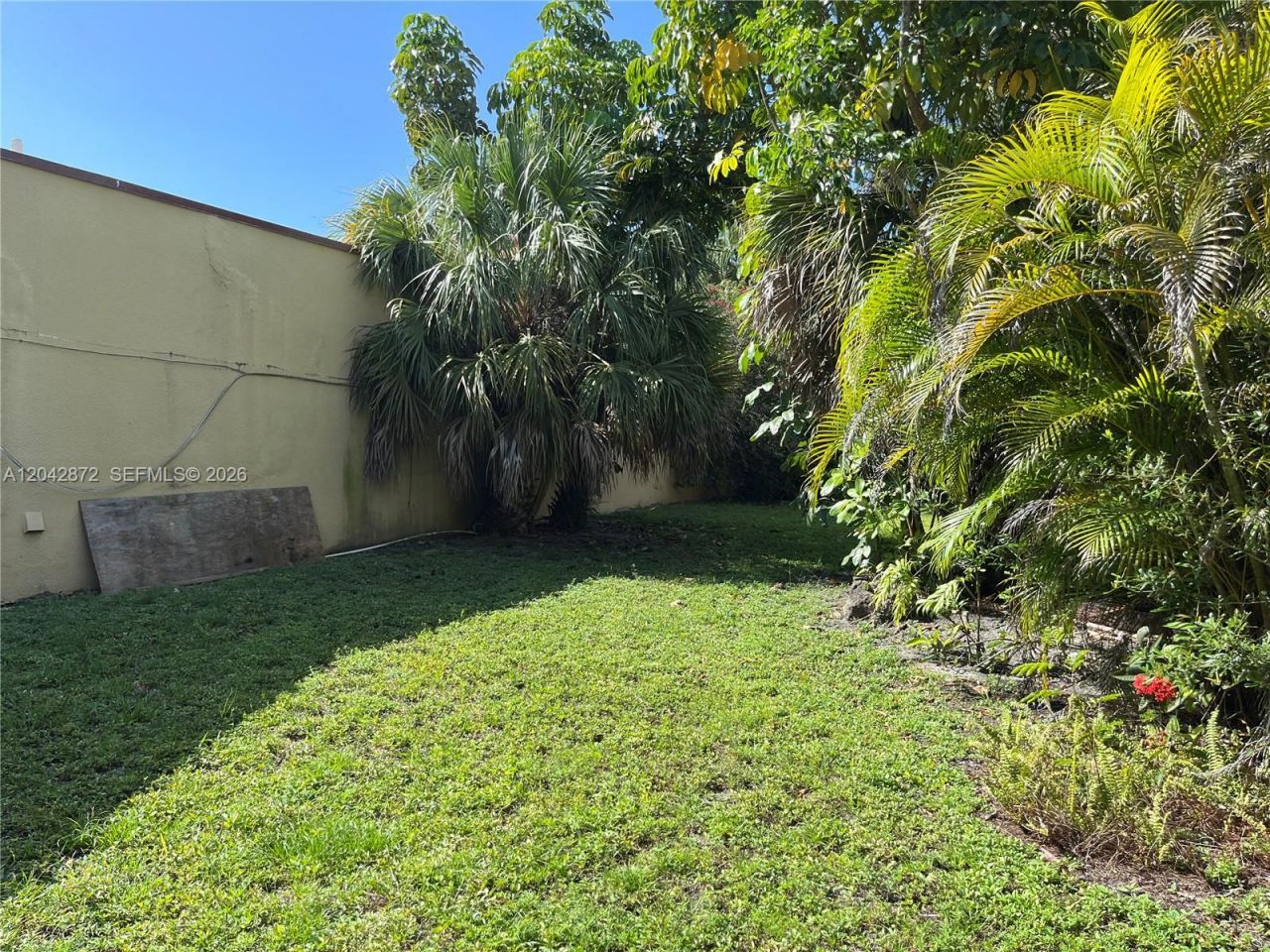 1020 NE 202nd Ter , Miami, FL 33179 Photo
