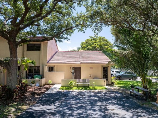 11527 SW 90th St , Miami, FL 33176