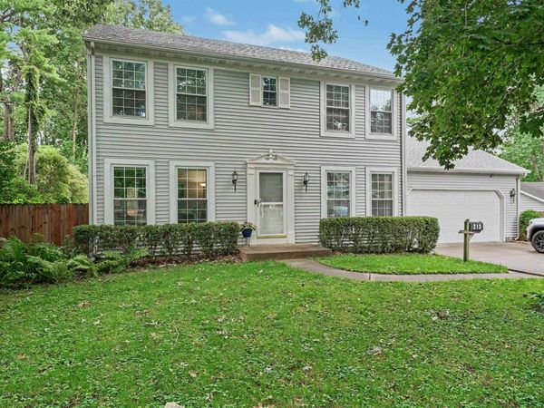 213 WOODLAWN Road, Lincoln, IL 62656