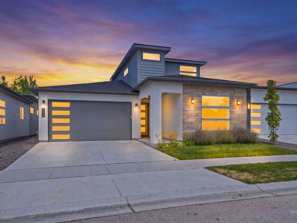 1520 E Jade Creek St, Eagle, ID 83616