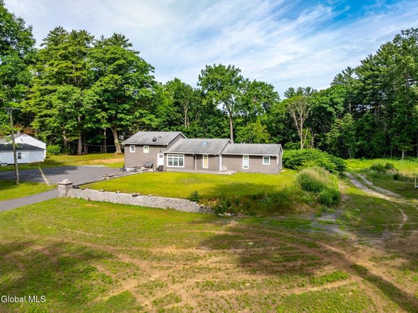 22 Pinewood Road, Guilderland, NY 12084