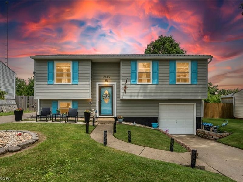 4885 Lynncrest Street SW, Canton, OH 44706 Photo 2