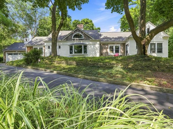 27310 Crestwood Drive, Franklin Village, Mi 48025