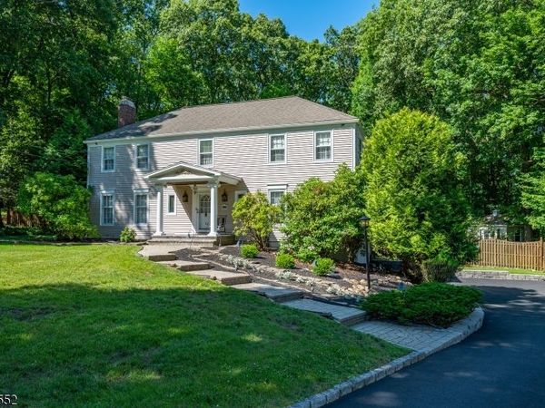 11 Laurel Ln, Hanover, NJ 07950