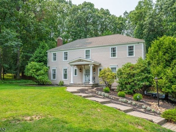 11 Laurel Ln, Hanover, NJ 07950