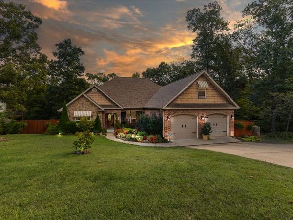 24 Granshire Drive , Bella Vista, AR 72714