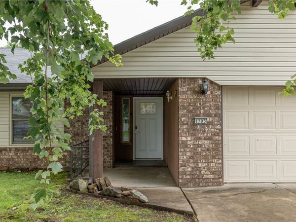 1703 SE P Street , Bentonville, AR 72712