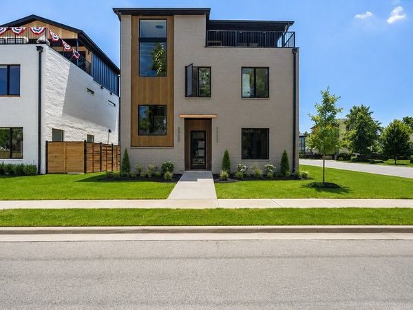 617 SW 2nd Street , Bentonville, AR 72712