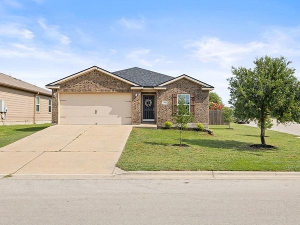 217 Farmer LN, Jarrell, TX 76537