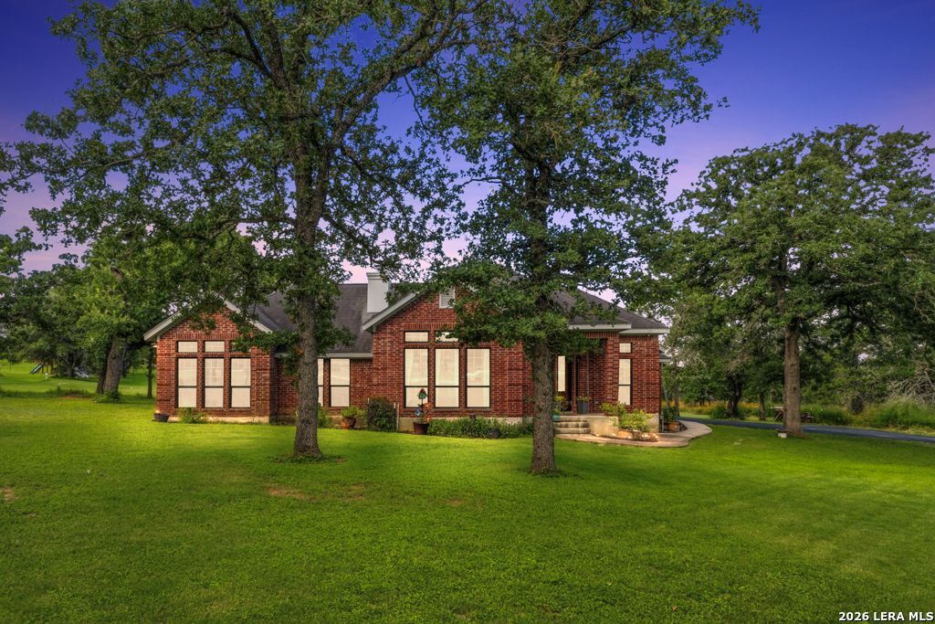 124 Rosewood Dr, La Vernia, TX 78121 Main Photo