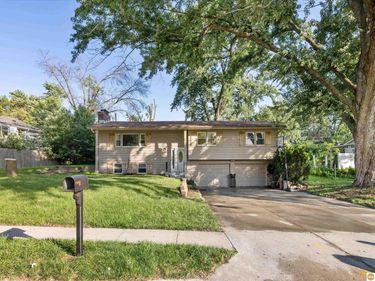 1701 Cascio Drive, Omaha, NE 68005