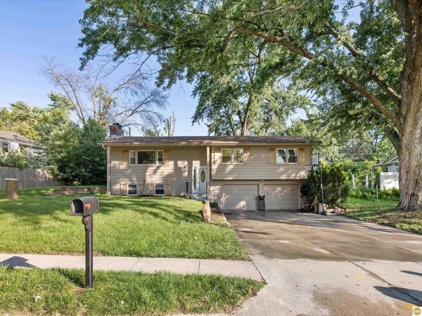 1701 Cascio Drive, Omaha, NE 68005