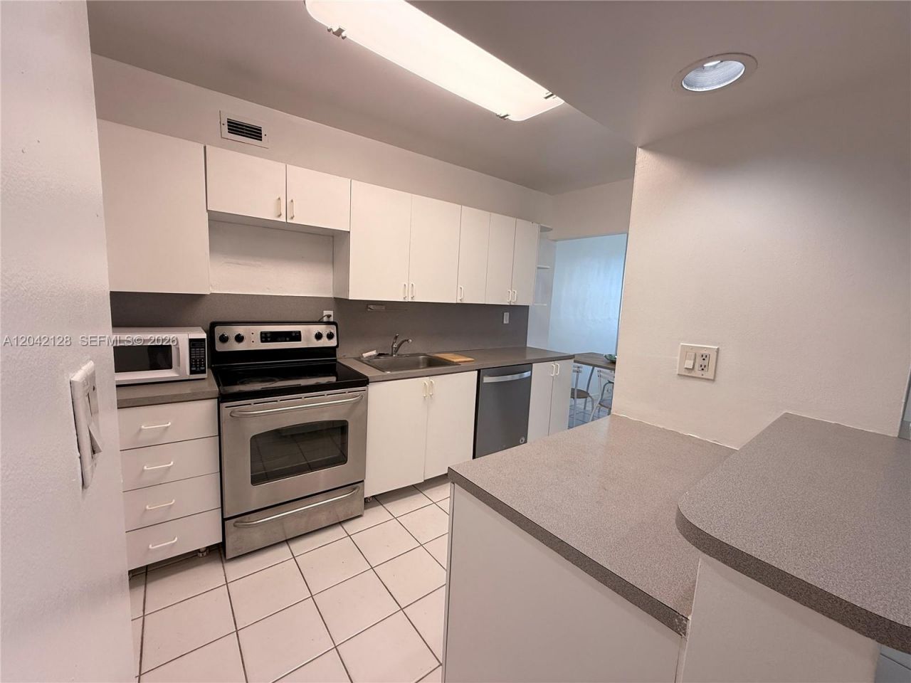 100 Lincoln Rd , Unit 1025, Miami Beach, FL 33139 Photo