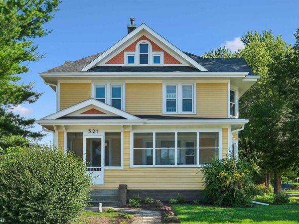 321 4Th Avenue, Grinnell, IA 50112