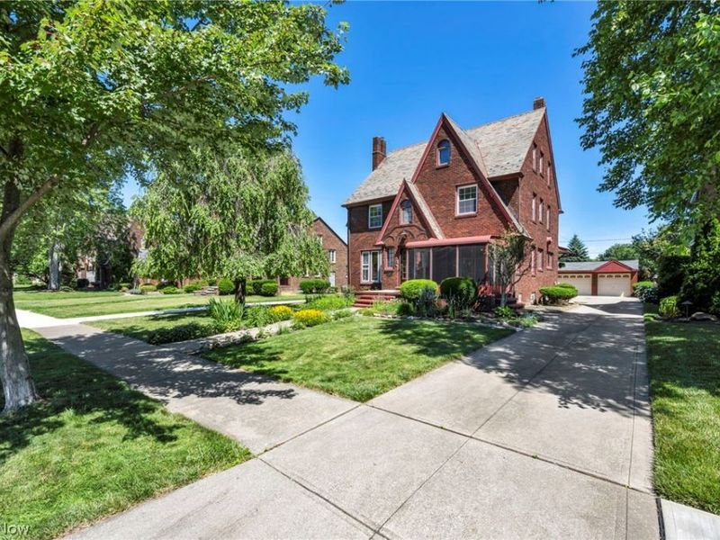 17120 Greenwood Avenue, Cleveland, OH 44111 Photo 3