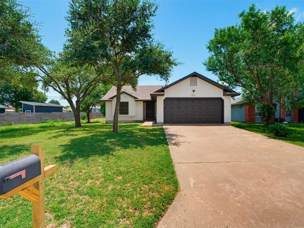 1812 Wagon Gap DR, Round Rock, TX 78681
