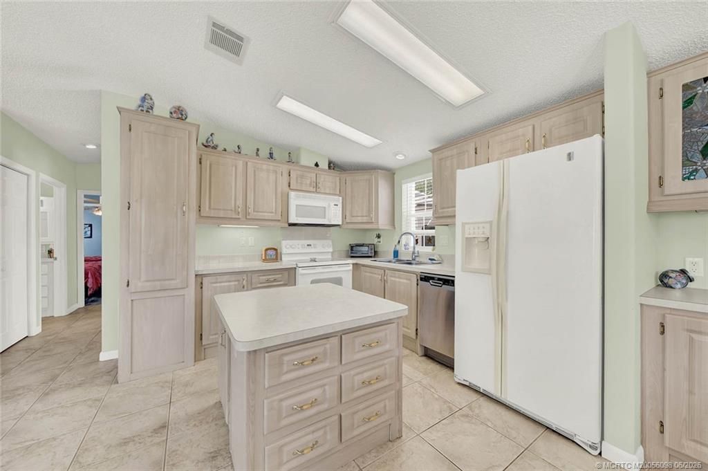 10725 S Ocean Drive , Unit 410, Jensen Beach, FL 34957 Photo
