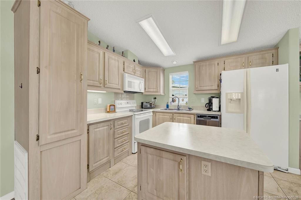 10725 S Ocean Drive , Unit 410, Jensen Beach, FL 34957 Photo
