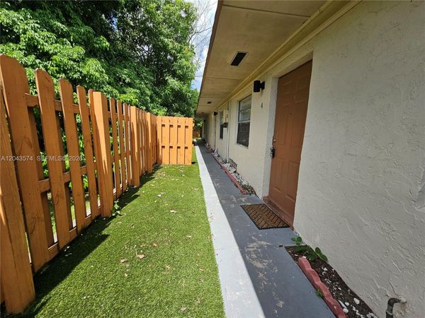 4621 SW 33rd Ave , Unit 4, Dania Beach, FL 33312