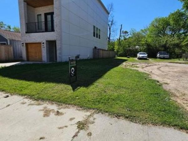 910 Muncie Avenue , Dallas, TX 75212