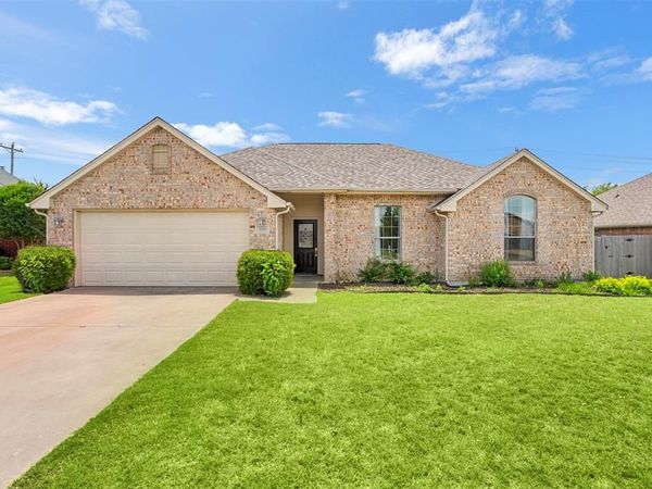 518 Valarie Lane, Midlothian, TX 76065