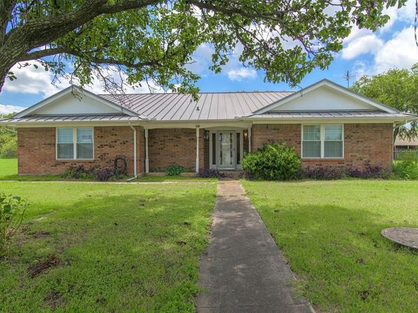 301 E 6th Street, Krum, TX 76249