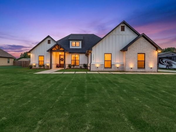 12432 Maplewood Drive, Lindale, TX 75771