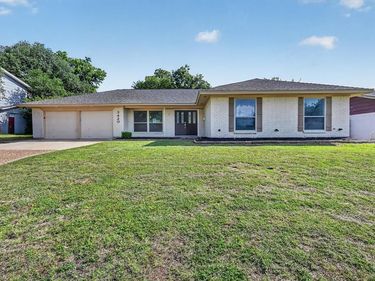 3420 Denbury Drive, Fort Worth, TX 76133