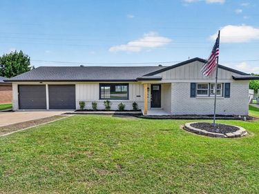 154 Hallmark Drive W, Fort Worth, TX 76134