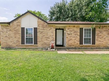 7012 Greenview Circle S, Fort Worth, TX 76120