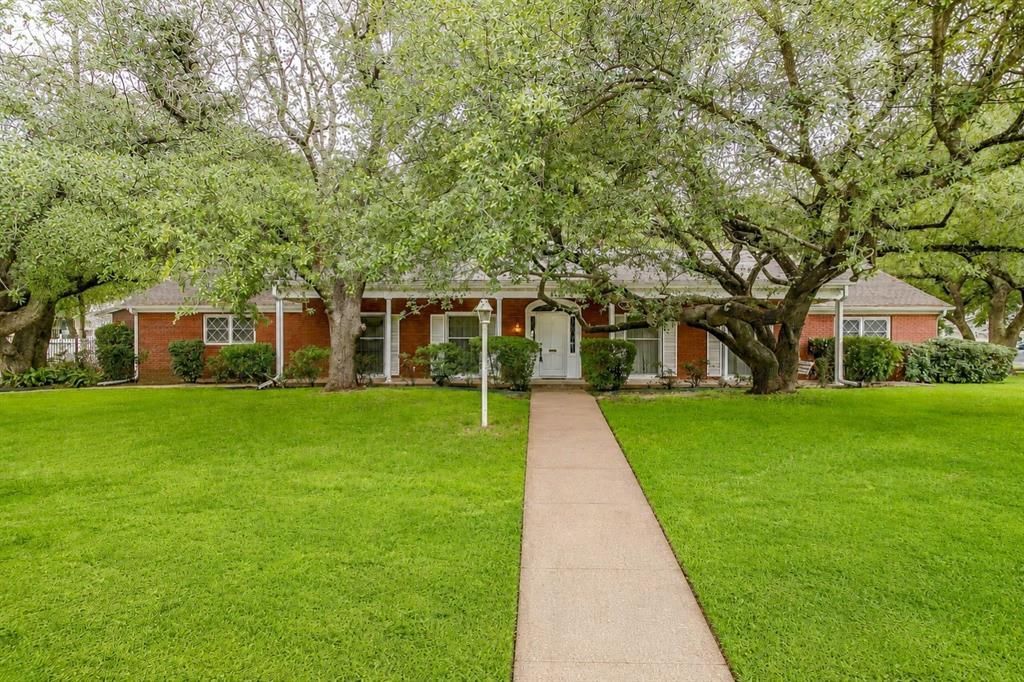 411 S Waco Street, Weatherford, TX 76086 Main Photo