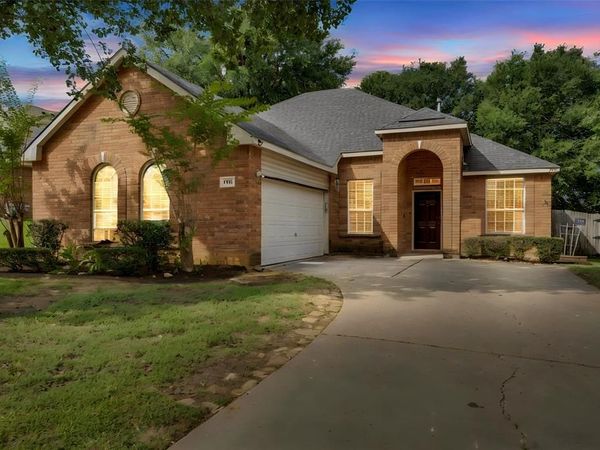 708 Hummingbird Trail, Crowley, TX 76036