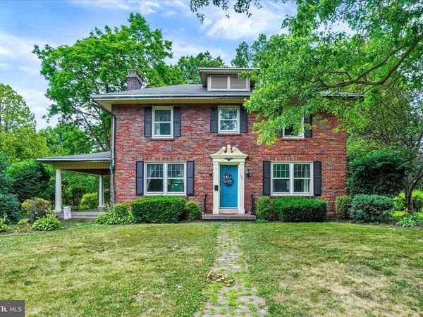 531 E COLLEGE AVENUE, ELIZABETHTOWN, PA 17022