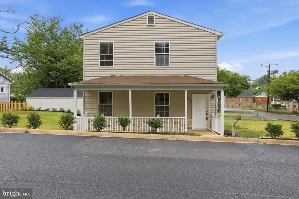 901 NOVA AVENUE, CAPITOL HEIGHTS, MD 20743