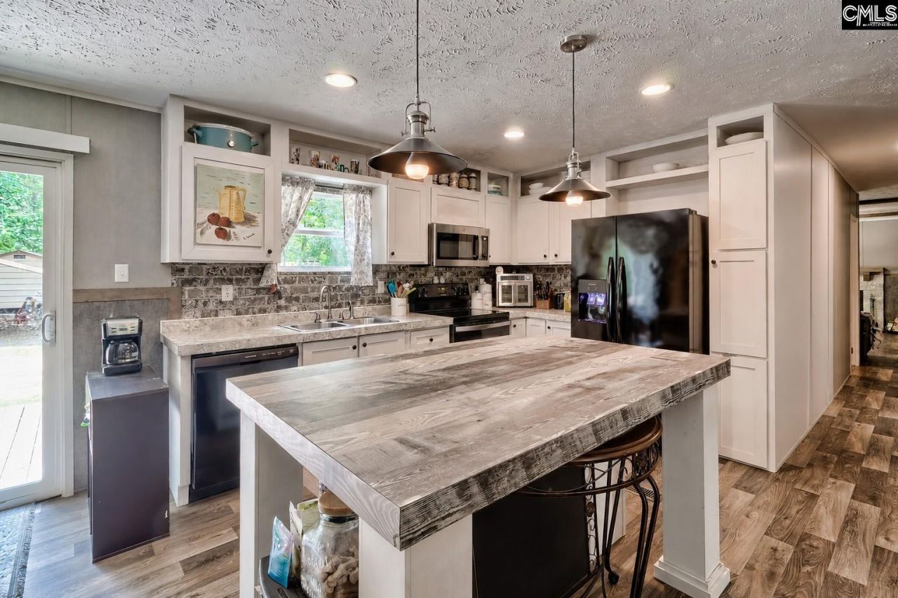 1609 Congress Road Photo 8