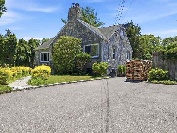 26 Hickory Road , Rocky Point, NY 11778