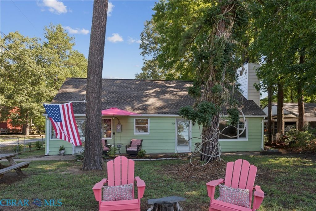 679 Shore Drive, Hartfield, VA 23071 Main Photo