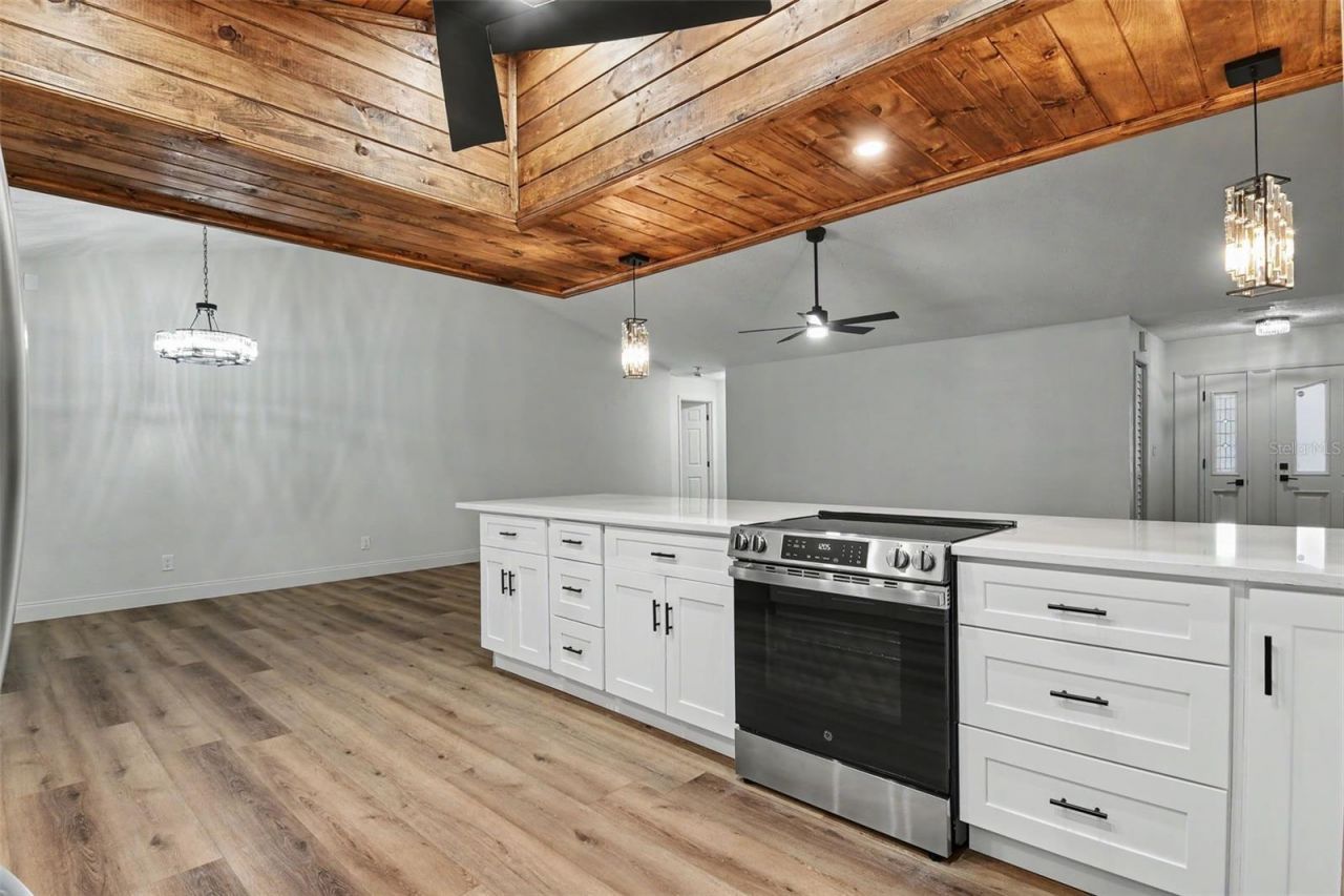 5305 E 127th Avenue , Tampa, FL 33617 Photo
