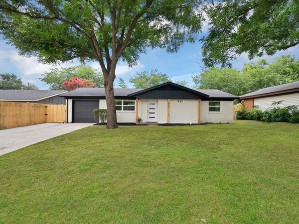 807 Hillcrest Drive, Arlington, TX 76010