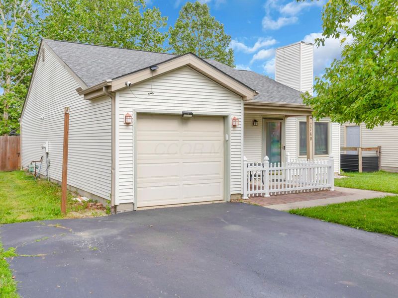 7740 Stoneford Drive, Columbus, OH 43235 Photo 2
