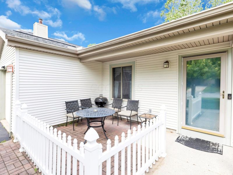 7740 Stoneford Drive, Columbus, OH 43235 Photo 4