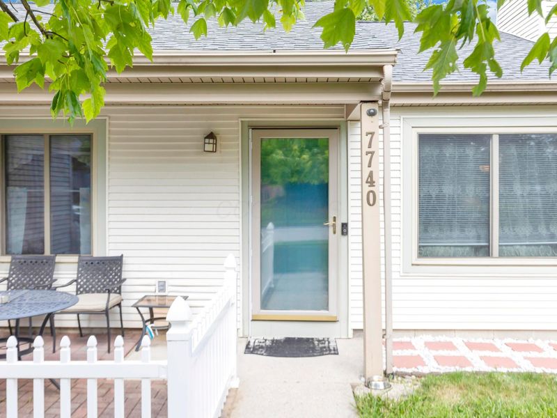 7740 Stoneford Drive, Columbus, OH 43235 Photo 5