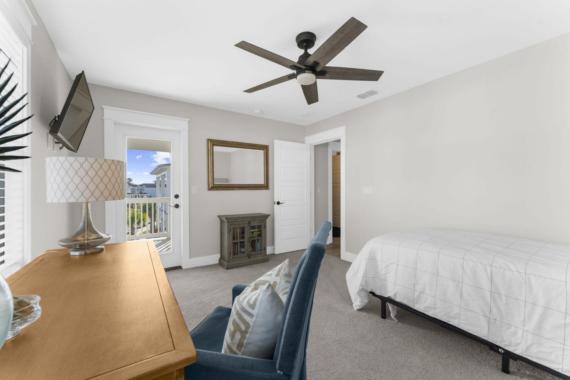 1613 Farmers Way Photo 32