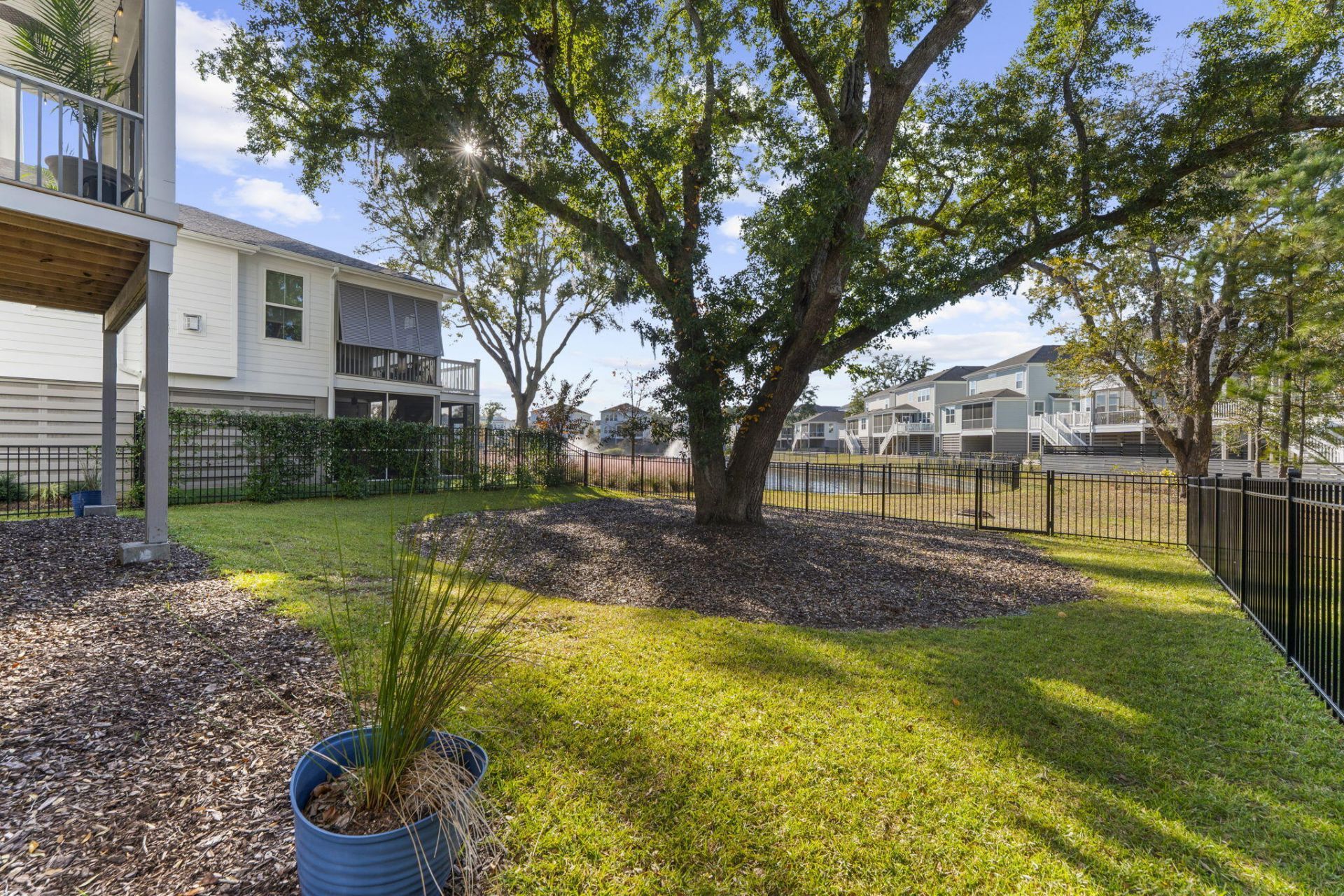 1613 Farmers Way Photo 36